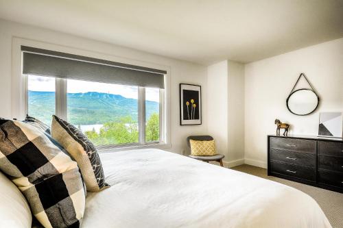 Voodi või voodid majutusasutuse Amazing Lakemountain View 5min To Tremblant464 toas