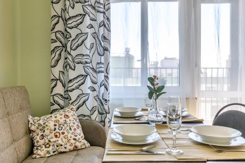 One Bedroom Apartment in the city center - Однокомнатная квартира в центре города, RentHouse, Kudrovo, Russia