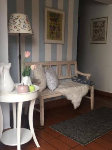 a room with a bench with pillows and a table at Pension a restaurace Filip II in Mariánské Lázně