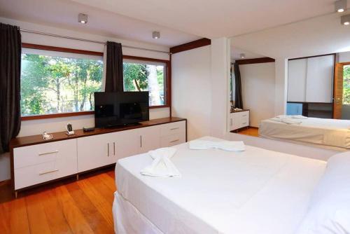 Postel nebo postele na pokoji v ubytování Casa Sabiá encanto e aconchego pertinho do mar