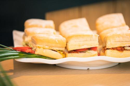 Makanan di atau berdekatan hotel