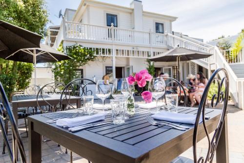 Un balcón o terraza en The Martinborough Hotel