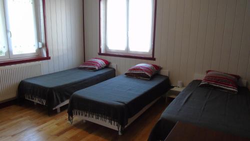 Katil atau katil-katil dalam bilik di chambres d'hotes Lagarde