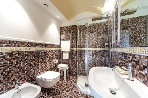 Bilik mandi di Hotel Aurelia