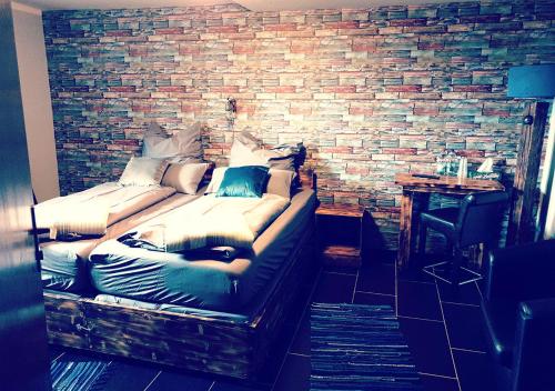 a couch in a room with a brick wall at Hotel Geismarburg in Göttingen