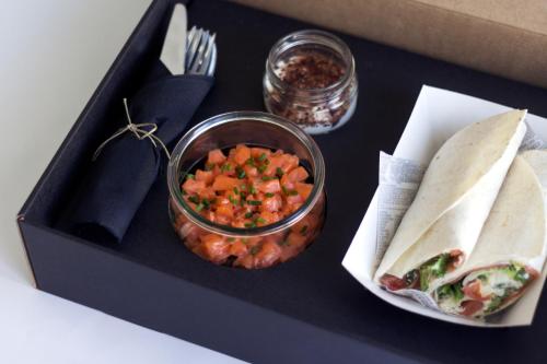 Makanan di atau berdekatan hotel