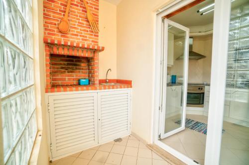 A kitchen or kitchenette at Casa da Azenha Terrace Prime
