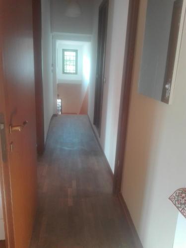 a hallway leading to a room with a window at casa indipendente "IL SOLE DELLE GRIGNE" in Bellagio