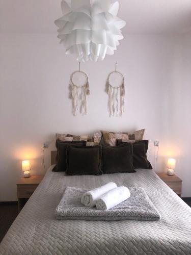 A bed or beds in a room at Apartament u Gogoca