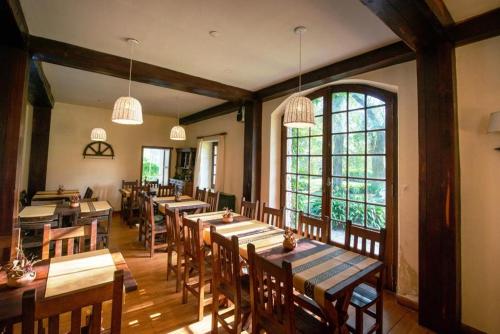 En restaurant eller et andet spisested på Hotel Apartur Mar del Plata