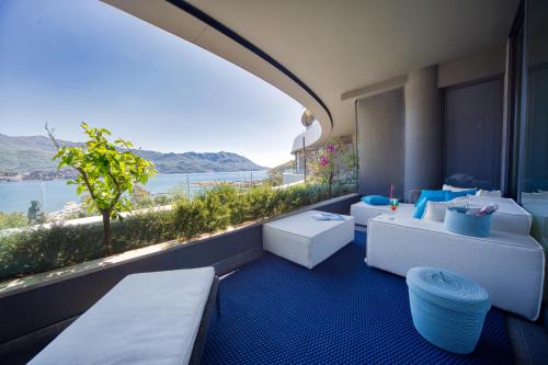 a balcony with couches and a view of the water at Boutique Hotel Vissi d'Arte in Budva