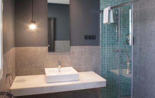 a bathroom with a sink and a shower at Apartamentos NONO by Charming Stay in Málaga