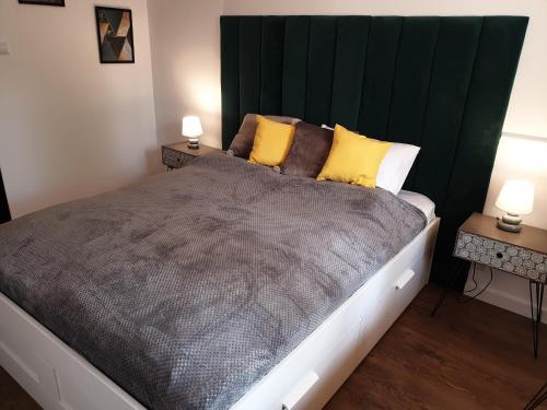 En eller flere senge i et værelse på Apartament MilioNova
