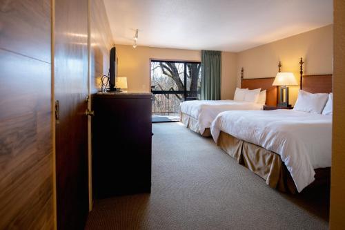 a hotel room with two beds and a window at Riverside Inn in Grants Pass