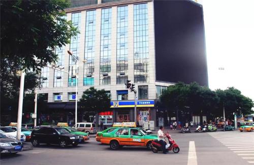 Gambar di galeri bagi 7Days Inn Yulin Guangji building di Yulin