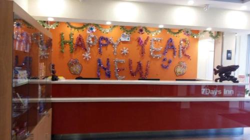 a store with a happy new year sign on the wall at 7Days Inn Jixian County Road in Shuangyashan