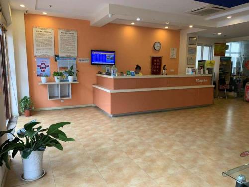 Vstupní hala nebo recepce v ubytování 7Days Inn Huaian vehicle administration