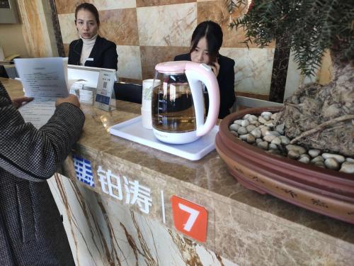 7Days Inn Xuancheng High Speed Stationのスタッフ