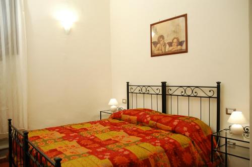 Säng eller sängar i ett rum på Apartment in Florence Santa Croce