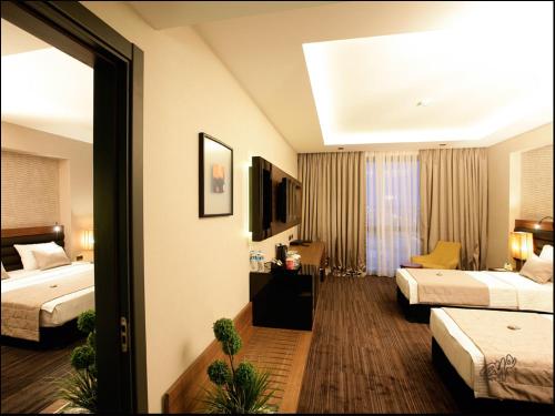 Кровать или кровати в номере RYS Hotel