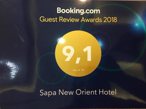 Sapa New Orient Hotelに飾ってある許可証、賞状、看板またはその他の書類