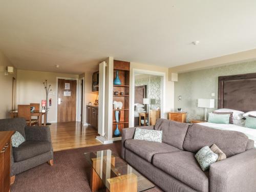 Apartment 8 – Photos 2