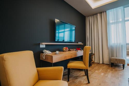 TV o dispositivi per l'intrattenimento presso Balvanyos Resort - Peakture Hotel & Grand Hotel Balvanyos