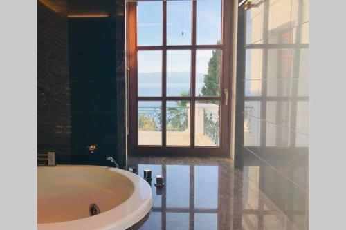 A bathroom at Pyrgi Spetses