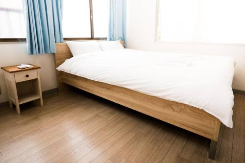 En eller flere senge i et værelse på アンドステイ塩焼4丁目