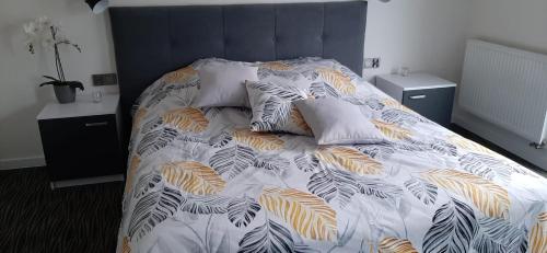 Postel nebo postele na pokoji v ubytování Apartament SŁONECZNY Pięć mórz Sianożęty