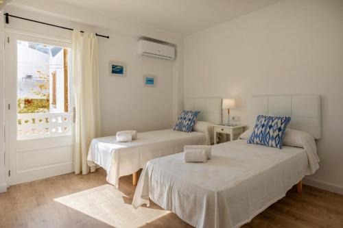 A bed or beds in a room at Piso Carles by Sealand Villas
