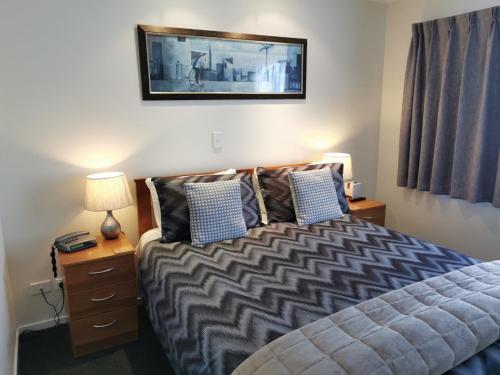 Säng eller sängar i ett rum på ASURE Ascot Motor Inn