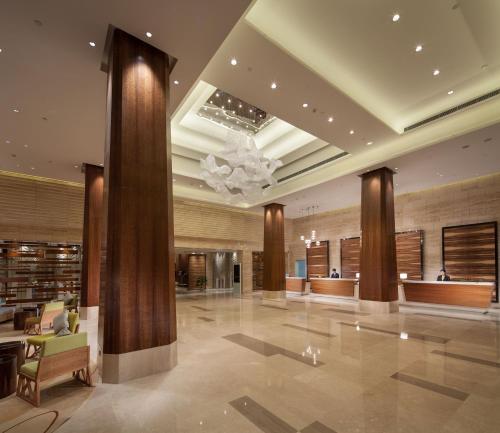 The lobby or reception area at Holiday Inn Qingdao Expo, an IHG Hotel