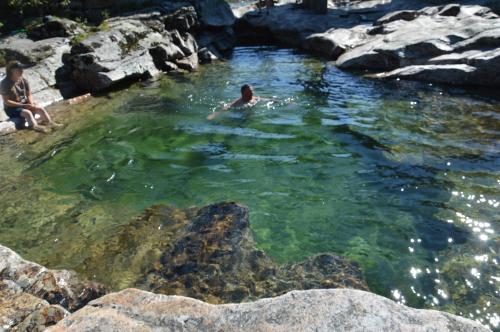 a person swimming in a pool of water at Magalaupe Camping in Oppdal