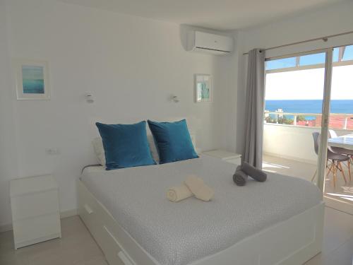Posteľ alebo postele v izbe v ubytovaní Puertosol 101 Beach - Playa, Vistas Mar - Sea Views, Puerto Marina, Parking, Wifi, Benalmadena Costa