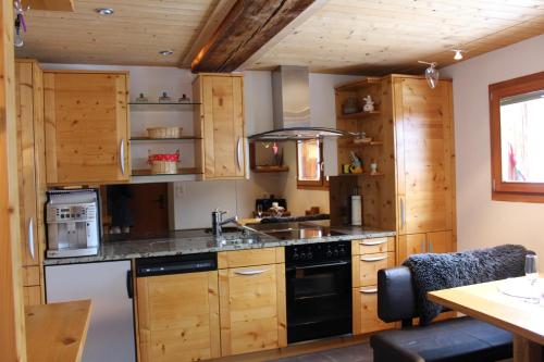 Kuchyň nebo kuchyňský kout v ubytování Chalet Gädi