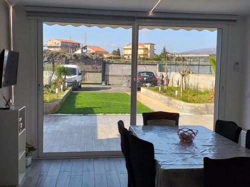 Lovely bungalow in Belpasso with garden and Etna view