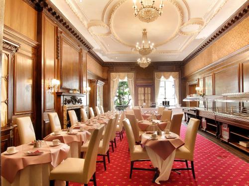 Restaurant o un lloc per menjar a Grand Royale Hyde Park