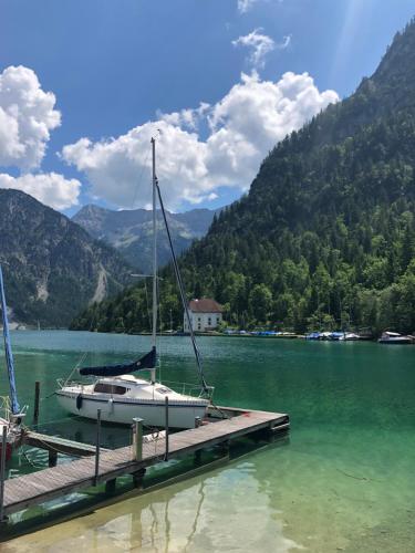 a boat is docked at a dock on a lake at VitAllgäu-Neues Studio mit Königscard in Pfronten
