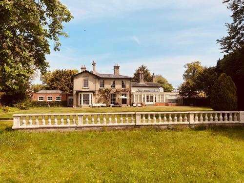 Fotografie z fotogalerie ubytování Somerleyton Meadows - The Hideaway Hut & Hot Tub v destinaci Herringfleet