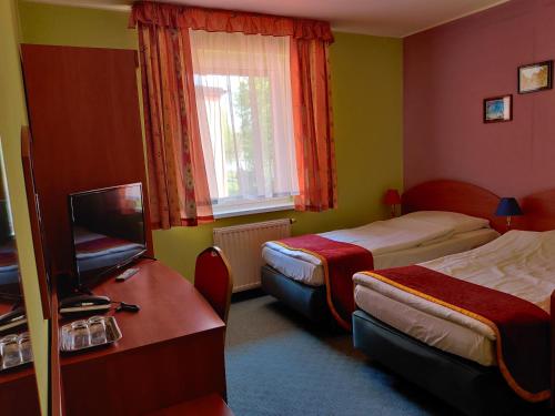 En eller flere senger på et rom på HOTEL ŻUŁAWY