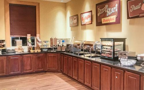 Natchez Grand Hotel On The Riverにあるコーヒーまたはお茶