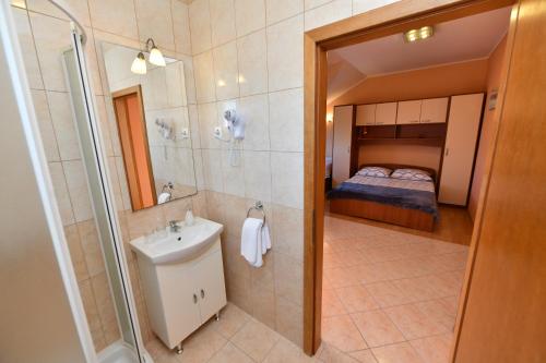 Phòng tắm tại Apartments Villa Miranda