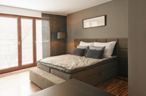 Posteľ alebo postele v izbe v ubytovaní LupoApartments Marea Dostęp na Kod