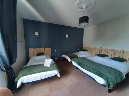 Postel nebo postele na pokoji v ubytování L'Auberge du Tire Bouchon
