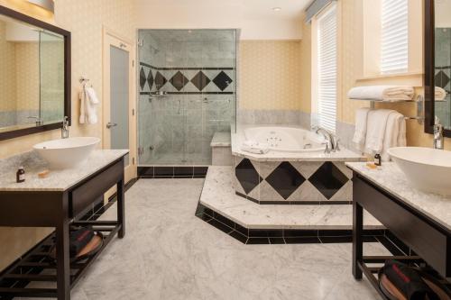 a bathroom with two sinks and a tub and a shower at Hotel Shattuck Plaza in Berkeley