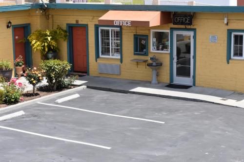 a parking lot in front of a coffee shop at Seaside Inn Monterey in Seaside