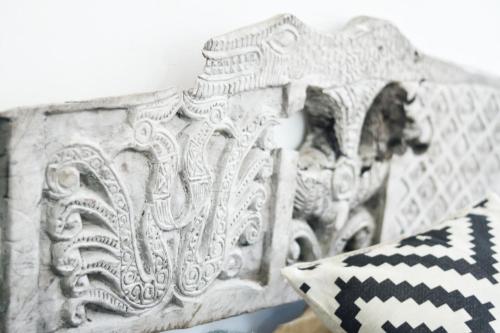 a close up of a stone wall with an elephant at Lambo home stay in Waikabubak