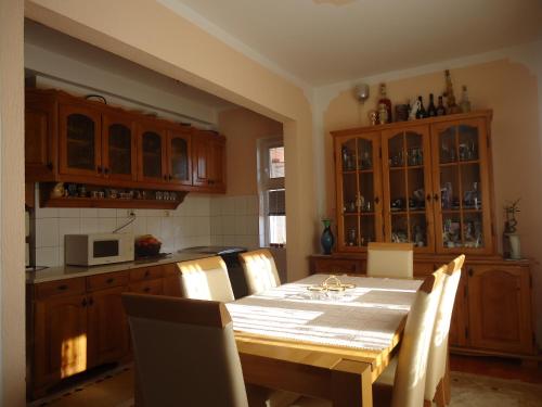 Kjøkken eller kjøkkenkrok på Apartments Villa Mićunović