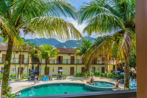 The swimming pool at or close to Pousada Ilha Vitoria